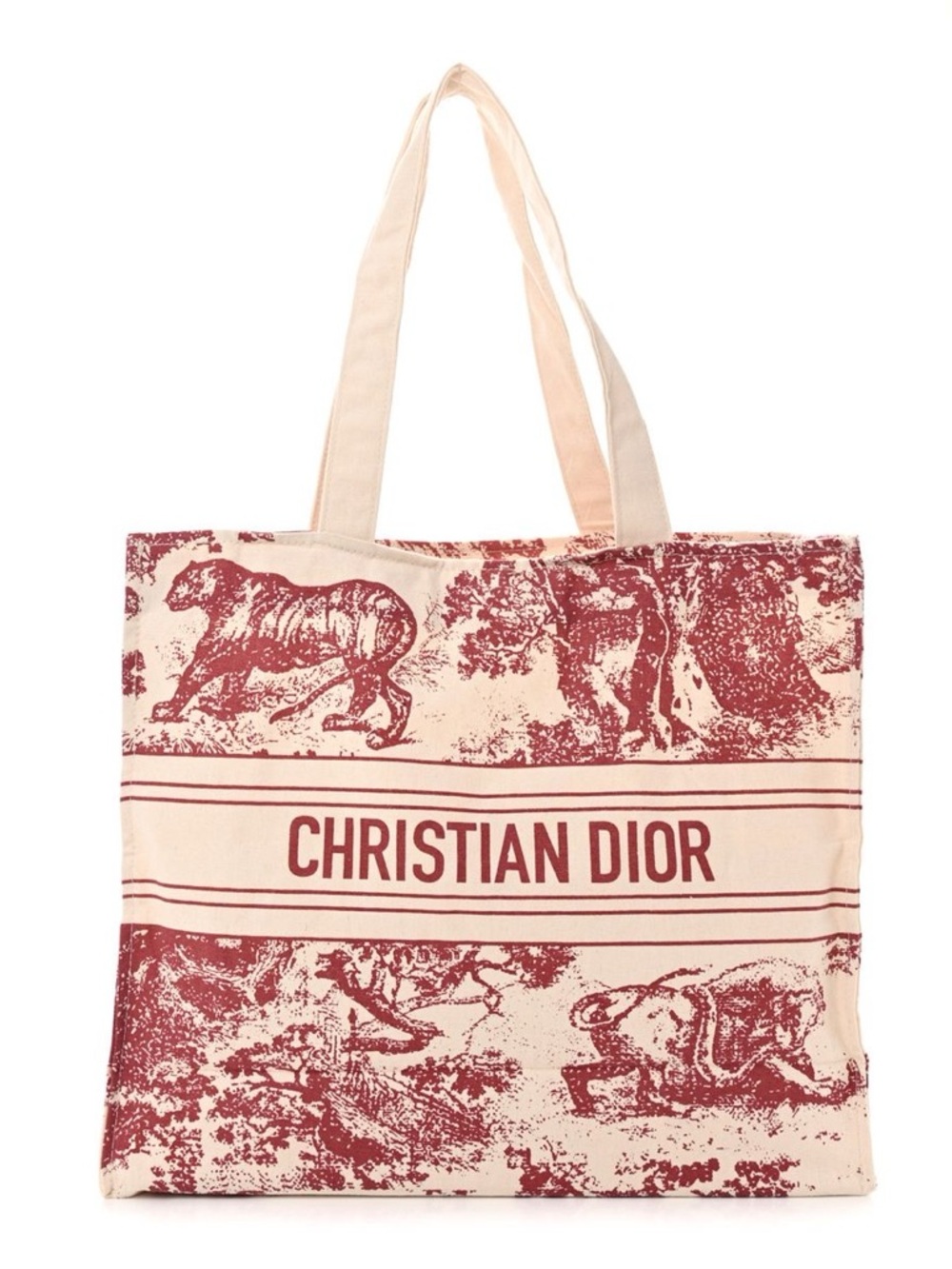 CHRISTIAN DIOR Straw Dioriviera Tote in Red.
